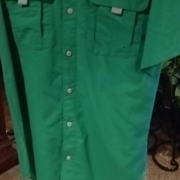 FINAL PRICE Columbia PFG kelly green s/s shirt w mesh backing, flap in back Lg - Picture 7 of 7